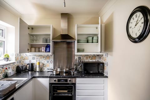 Coffee/Tea Facilities/Kitchen or Kitchenette/Area and Facilities/Dishwasher