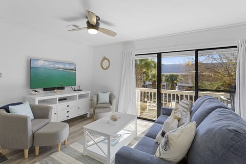 23-Beachwood-Villas-9F-Living