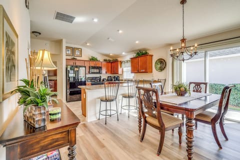 Dining Table | Dishware & Flatware