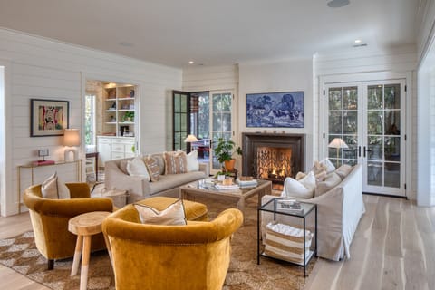 Livingroom with porch door open