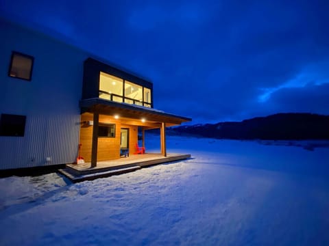 Exterior Winter picture of the rental entrance