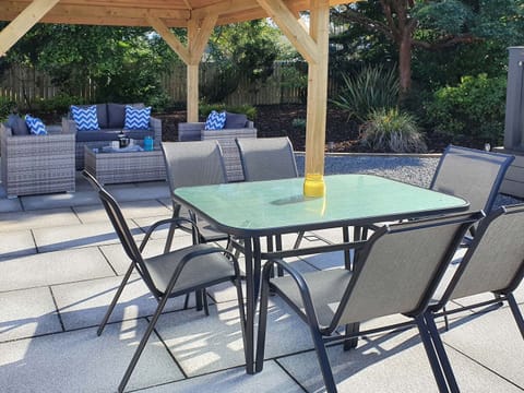 Sitting-out-area | Sunnyside Culloden, Inverness