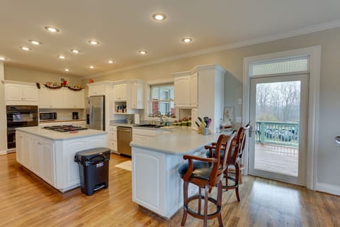 Kitchen | Cooking Basics | Coffee Maker | Paper Towels/Trash Bags Provided