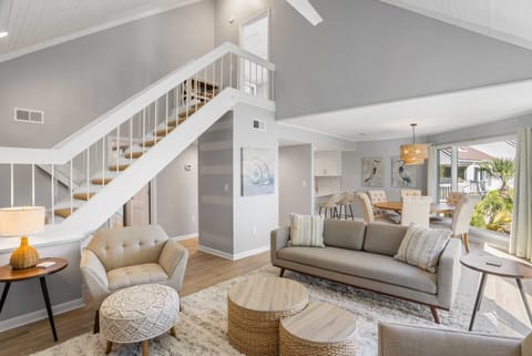 Fully renovated 2 BR / 2 BA villa in prime location with amazing golf views!  Fresh paint, new furnishings, new flooring, and completely remodeled kitchen and baths await your arrival.