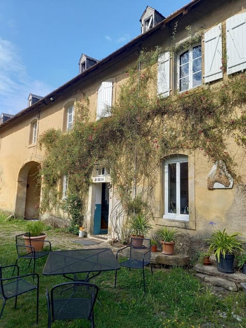 Entrée secondaire du studio, au niveau de la cour de ferme