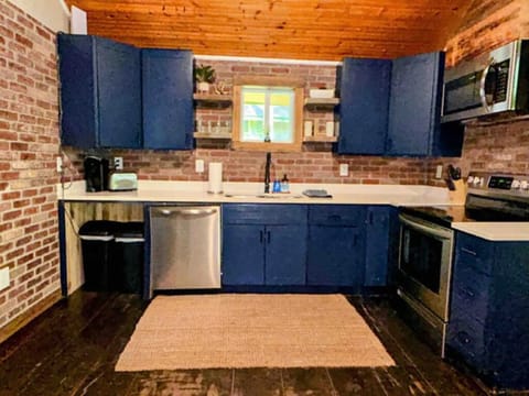 8be902fa-e1d7-4786-b9ca-f4414bc1b1a8