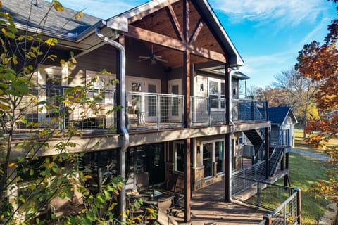 Pottsboro Vacation Rental | 4BR | 3.5BA | 2,330 Sq Ft | Stairs to Access