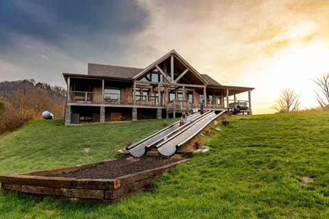 Grass, Building, Outdoors, Shelter, Lawn