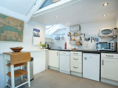 Kitchen area | The Lookout, Fowey