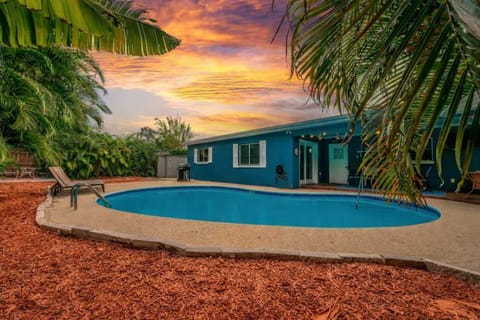 Soak up golden sunset views in this lush tropical backyard oasis. Featuring a private pool and a stylish retreat just steps away—perfect for relaxing days, evening swims, and unforgettable vacation vibes.