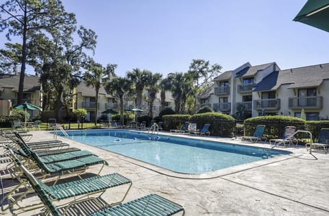 Relax by the pool, soak up the sun, and unwind in a peaceful, palm-lined setting!