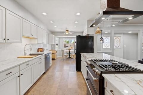 Beautiful quartzite counters, ample prep space for preparing your gourmet meals!