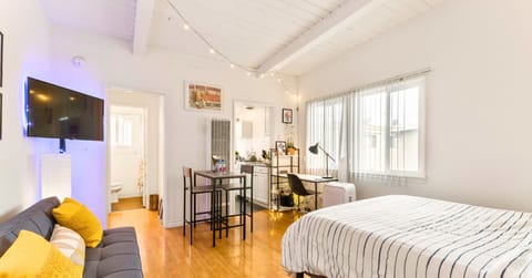 Cozy apartment with natural light in Culver City.