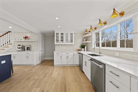 This part overlooks the pool area. Two dishwashers!