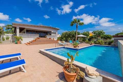 Spacious 4BR Villa~ Private Pool ~ Cozy ~ Location (16081)