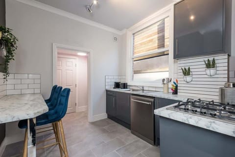 Seel St Townhouse Apt 1, Liverpool - Host & Stay