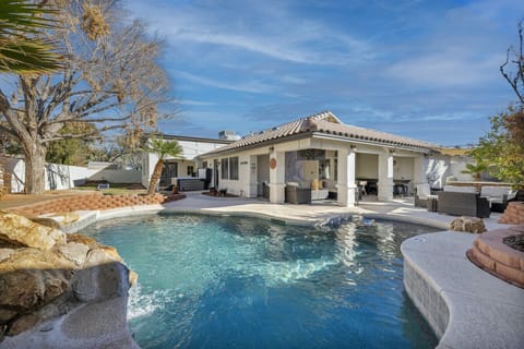 Imagine us relaxing by this amazing pool, enjoying sunny days and fun evenings together! There`s space for everyone to unwind and make incredible memories.