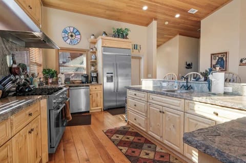 Full sized appliances. Double gas stove with 6 burners. 