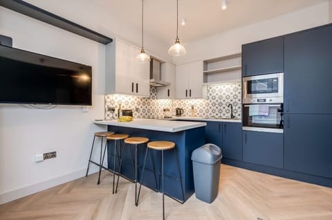 Kitchen/dining area - microwave, oven, hob, toaster , kettle