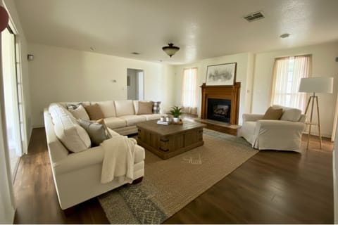 Dark Sky Estate: 3 King Beds  l  3 Acres  l  Sleeps 12 House in Rio Grande