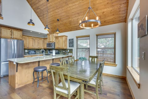 Kitchen | Dining Area | Coffee Maker | Cooking Basics