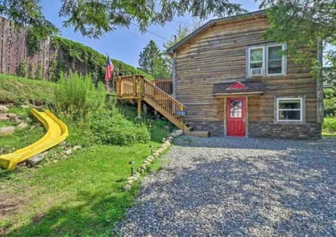The Lake Placid house is the perfect location for your family’s next trip to the High Peaks. Cozy cabin vibes and a convenient location make it a favorite for our guests.