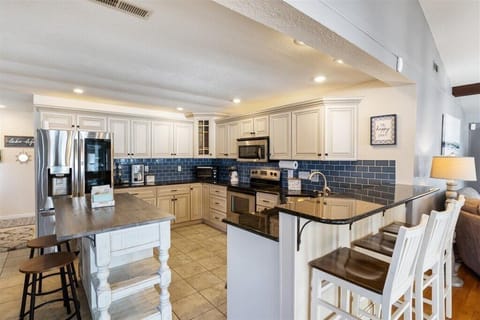 Plenty of room to spread out with lots of bar seating.