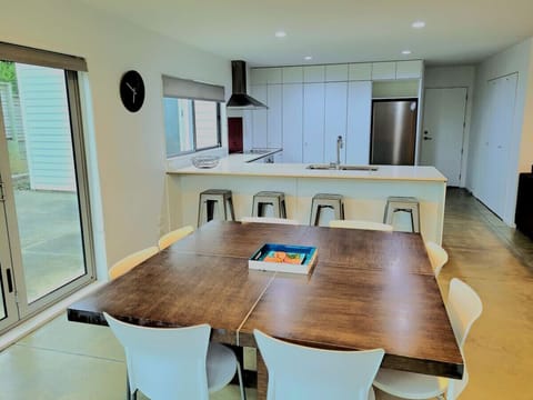 Open plan dining/kitchen area