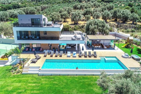 A  special children’s compartment (0,50 meters deep) is available at the pool!