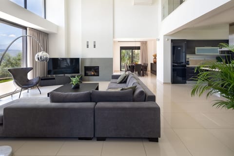 The property accommodates 10 guests in its 5 meticulously designed bedrooms.