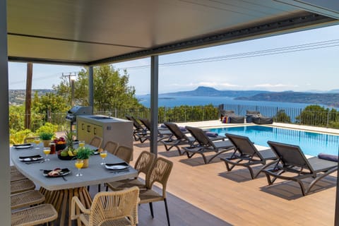 The exterior of SeaSilia Villa covers 1.300 m2 and offers ample space for everyone.