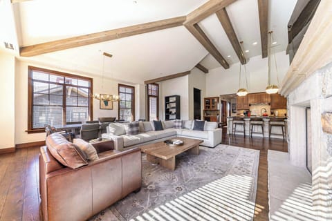 5001 Northstar Dr Apt 501-print-023-018-Interior-3305x2204-300dpi