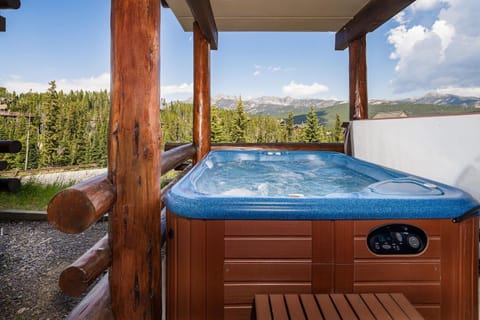 Hot Tub, Tub, Indoors, Architecture, Building