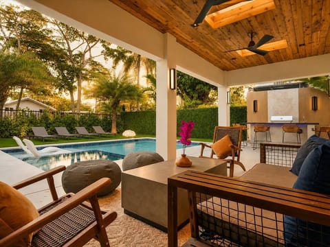 Grill something up at the outdoor bar while the sun goes down over the pool. When it's ready, take a seat around the coffee table and pass plates back and forth with the group.