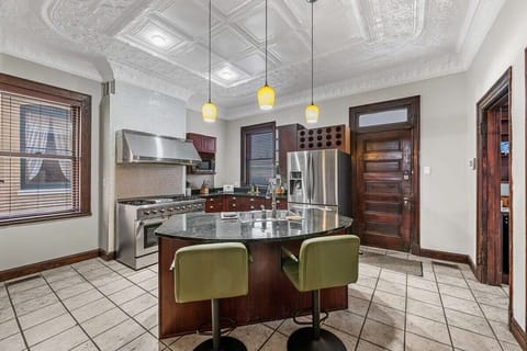 Create lasting memories in this beautiful kitchen that is perfect for hosting intimate dinners or lively gatherings.  #Entertaining #DinnerParty #KitchenGoals