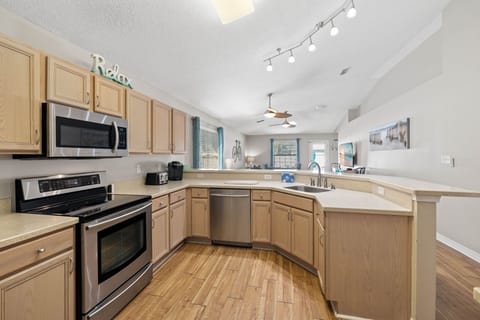 The kitchen has everything you need!