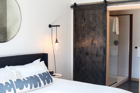 Unit with King size bed