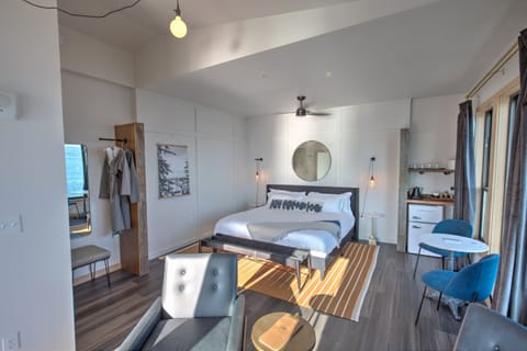 Unit with King size bed