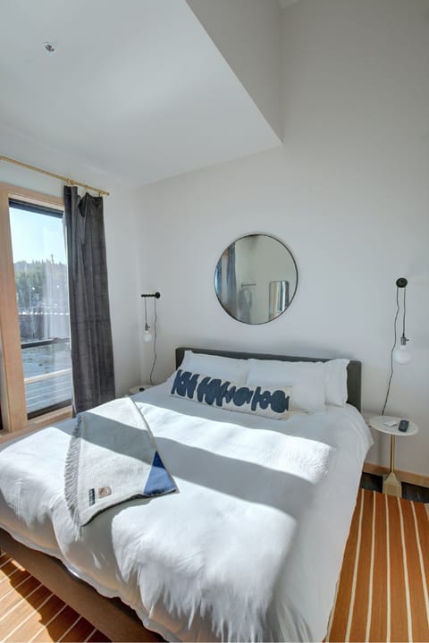 Unit with King size bed