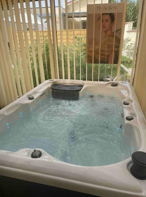 Indoor spa tub