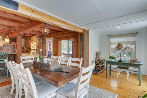 Dining Area | Dishware & Flatware Provided