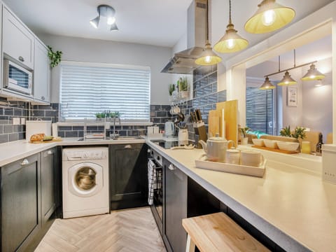 Kitchen | The Putts, Mumbles