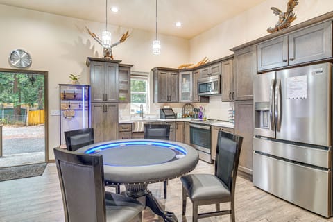 Kitchen | Poker/ Dining Table