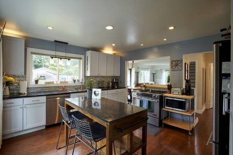 Bad8d4ba fc59 4063 92e3 2ddd195afc61