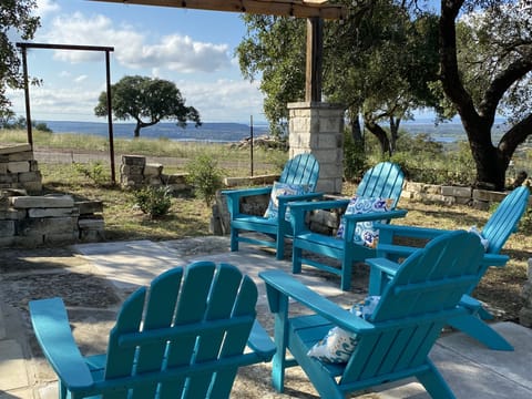 Dreamy lake vistas & epic hill country sunsets.