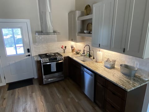 This kitchen is a chef's delight.