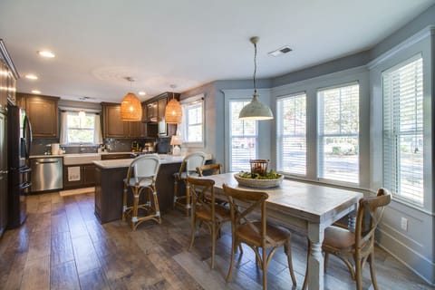 Open kitchen/dining room