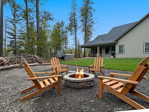Backyard w/ Firepit