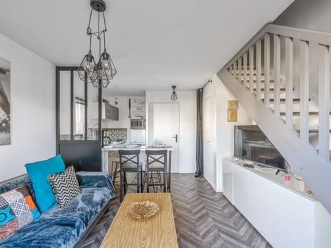 Confortable pièce à vivre lumineuse