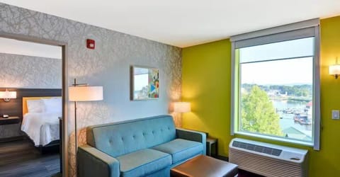 Unit with Queen bed and separate living area